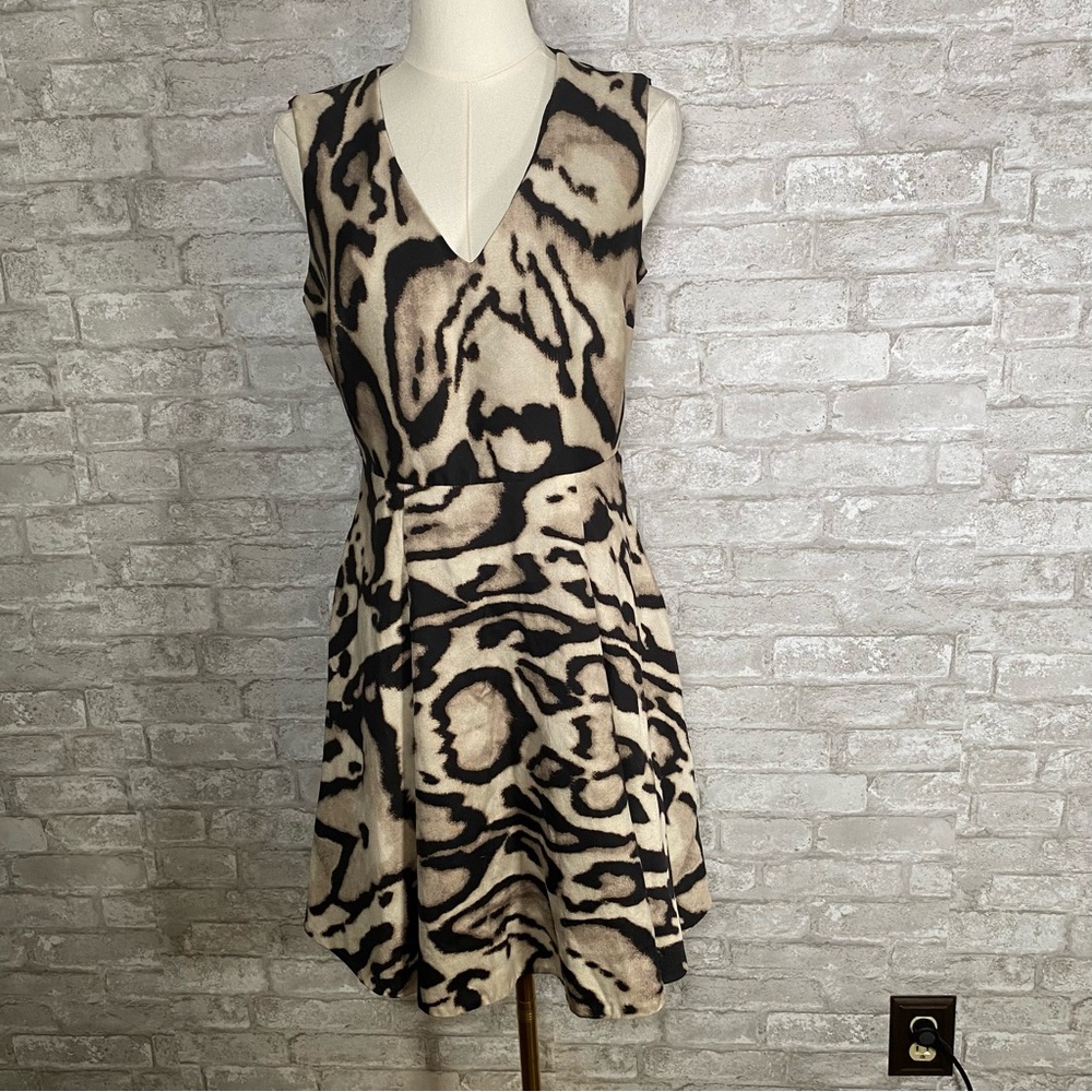 Diane Von Furstenberg Renna animal print dress sleeveless size 8 fit & flare